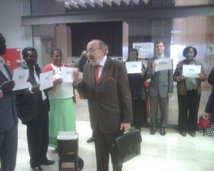 Luis Michel greeted by civil society protest at JPA
